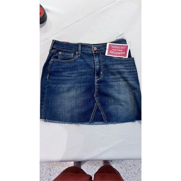 Levi's Womens Raw Edge Straight Denim Jean Mini Skirt Blue Medium Wash Size 8 - Picture 2 of 12